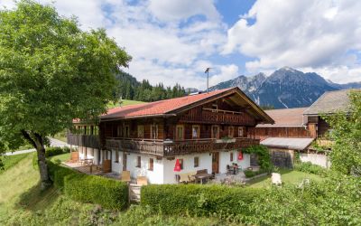 Krumpenhof_Ingrid_Salvenmoser_Achleitberg_13_Soell_Haus_aussen_Drohne_1.jpg