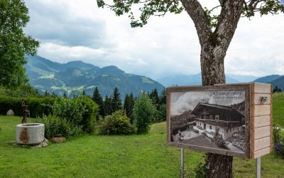 Krumpenhof_Ingrid_Salvenmoser_Achleitberg_13_Soell_Brunnen_Tafel.jpg