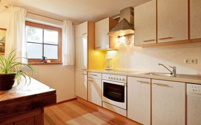 ferienwohnung-ingrid-salvenmoser-soell-achleitberg-13-kueche.jpg