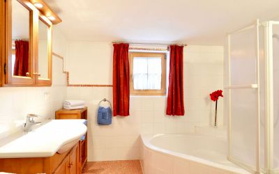 ferienwohnung-ingrid-salvenmoser-soell-achleitberg-13-badezimmer.jpg